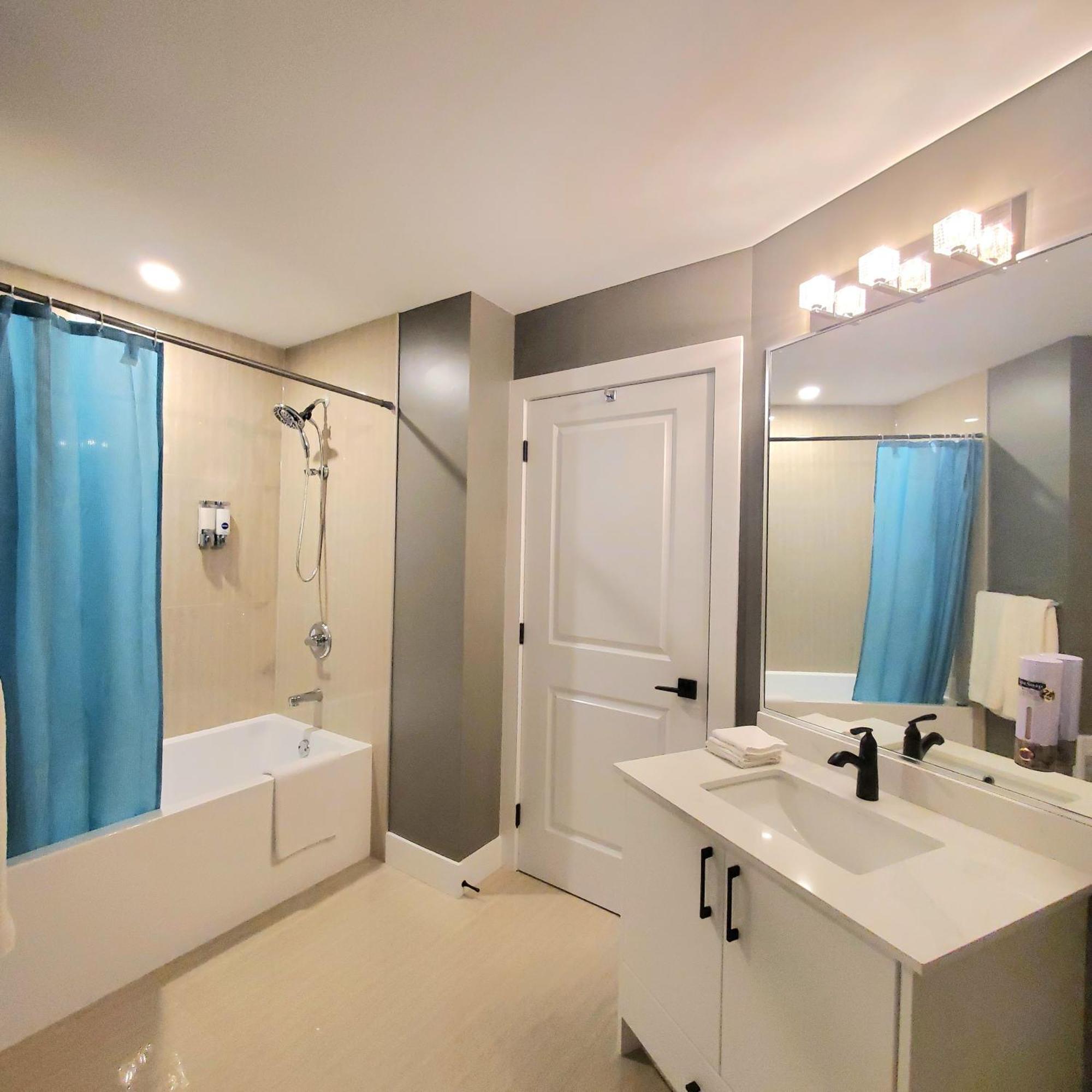 Mountain Retreat 3 Bedroom Garden House Near Heritage Park, Coliseum , Hwy 1, Fishing, Cultus Lake Чилиуак Екстериор снимка