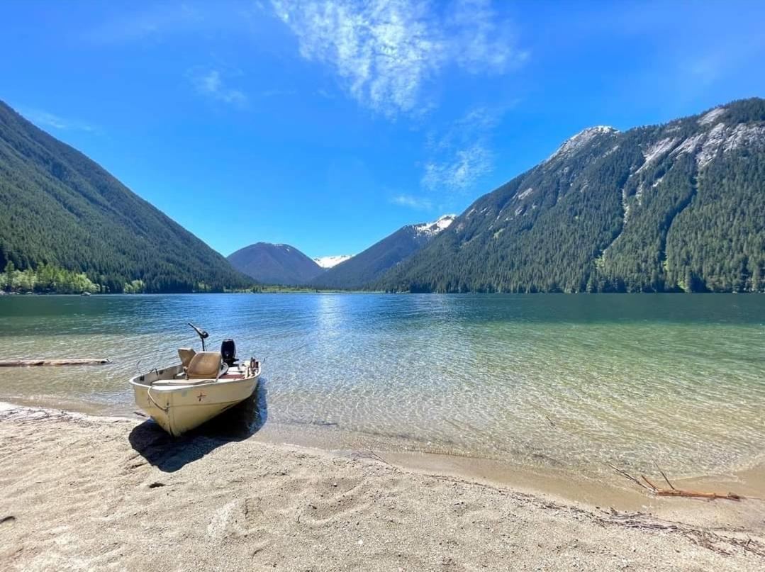 Mountain Retreat 3 Bedroom Garden House Near Heritage Park, Coliseum , Hwy 1, Fishing, Cultus Lake Чилиуак Стая снимка