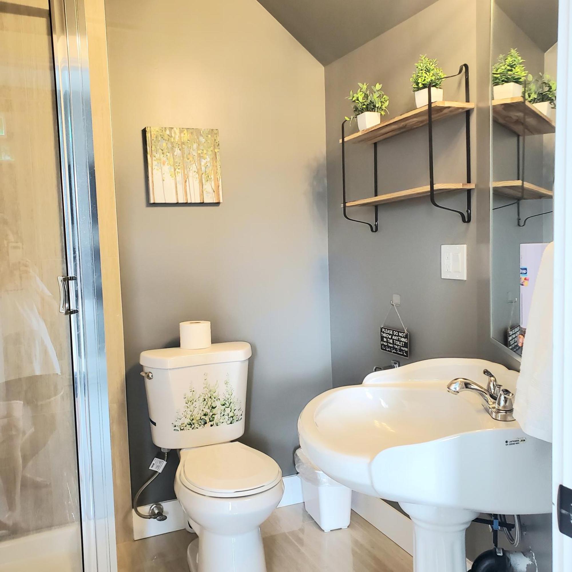 Mountain Retreat 3 Bedroom Garden House Near Heritage Park, Coliseum , Hwy 1, Fishing, Cultus Lake Чилиуак Екстериор снимка