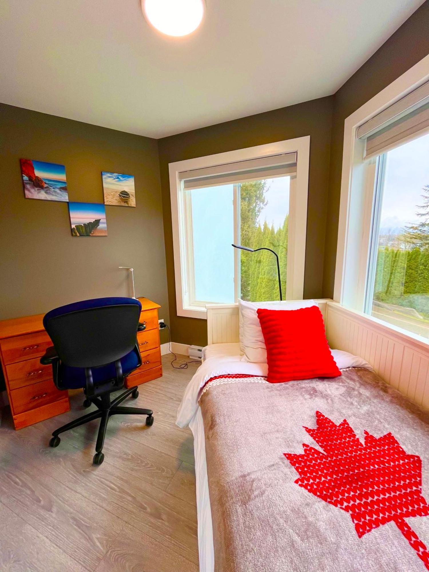 Mountain Retreat 3 Bedroom Garden House Near Heritage Park, Coliseum , Hwy 1, Fishing, Cultus Lake Чилиуак Екстериор снимка