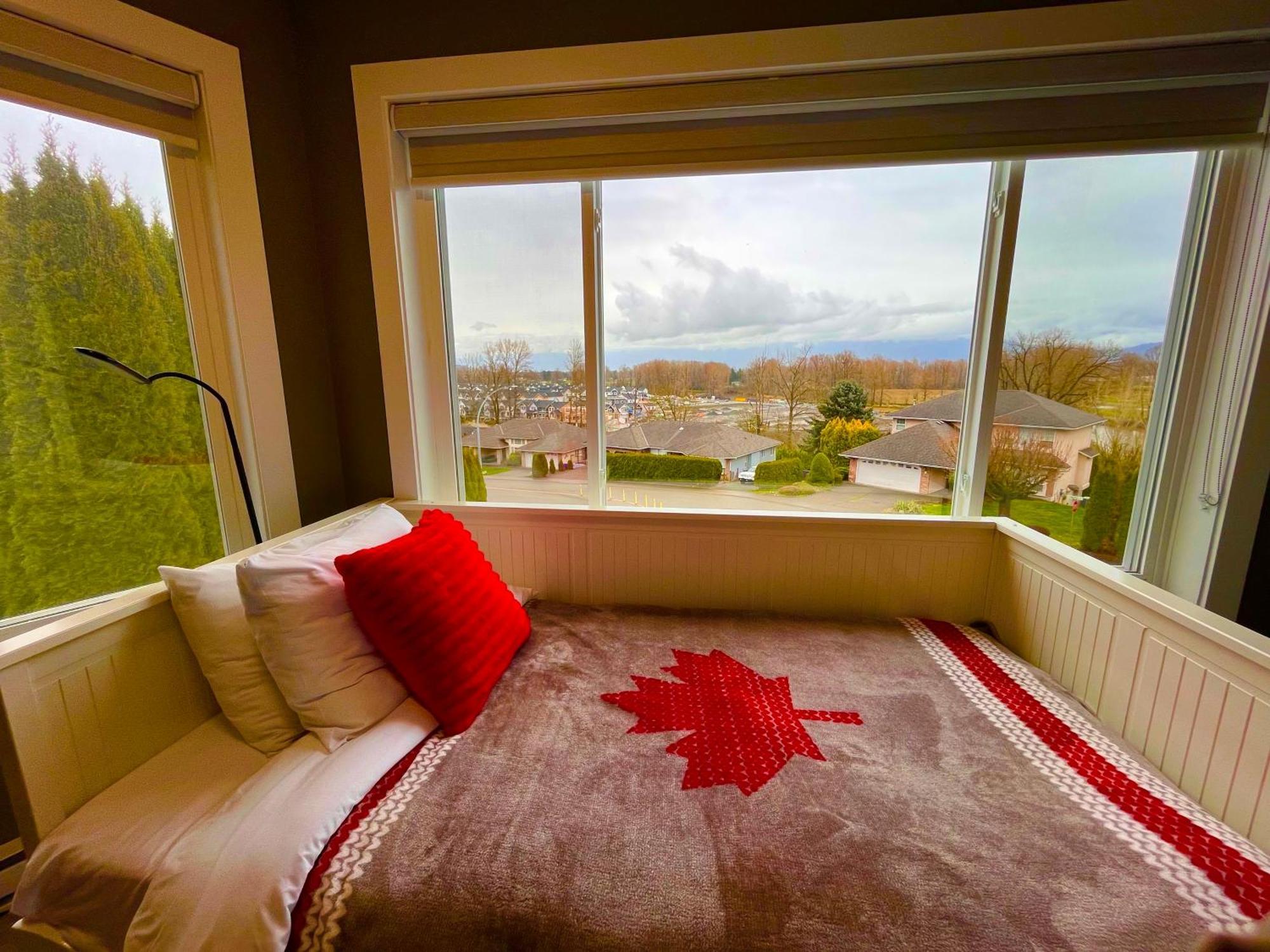 Mountain Retreat 3 Bedroom Garden House Near Heritage Park, Coliseum , Hwy 1, Fishing, Cultus Lake Чилиуак Екстериор снимка